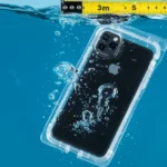iPhone dentro de case à prova d'água submerso em 3 metros de profundidade